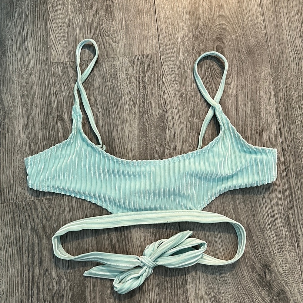 NWOT Dippin Daisy’s Swimwear Dippin Daisy Blue Prizm Top - Picture 3 of 9